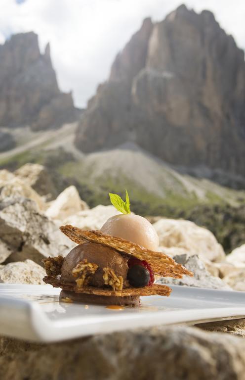 Passo Sella Dolomiti Mountain Resort Selva di Val Gardena Luaran gambar