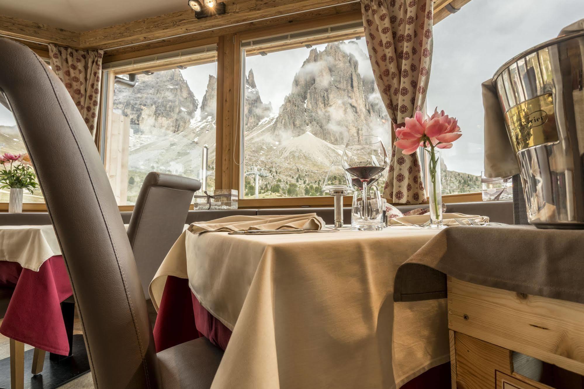 Passo Sella Dolomiti Mountain Resort Selva di Val Gardena Luaran gambar
